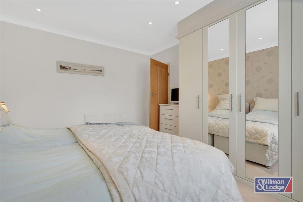 Four Bed Barn Conversion 26