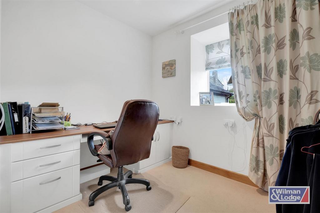 Four Bed Barn Conversion 27