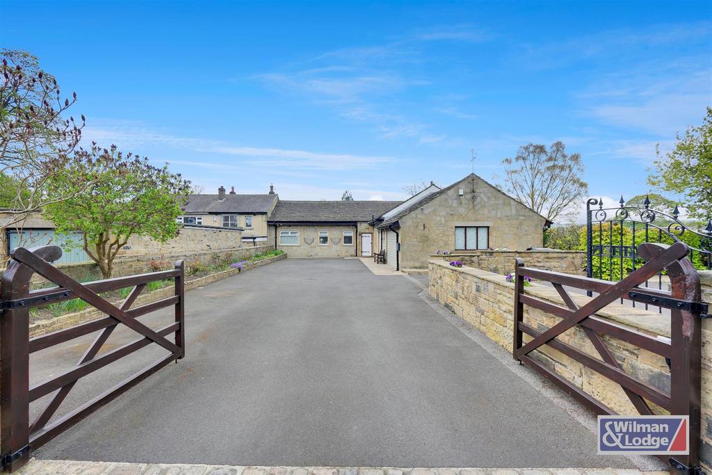 Four Bed Barn Conversion 41
