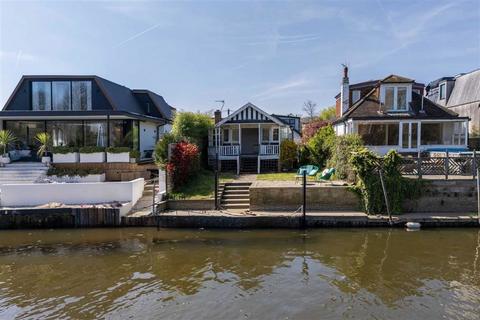 2 bedroom detached house for sale, The Island, Thames Ditton KT7