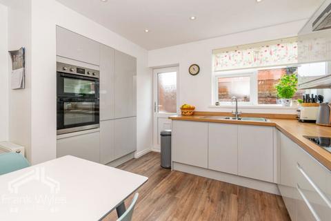 2 bedroom apartment for sale, Osborne Road, Lytham St. Annes, Lancashire, FY8 1HT