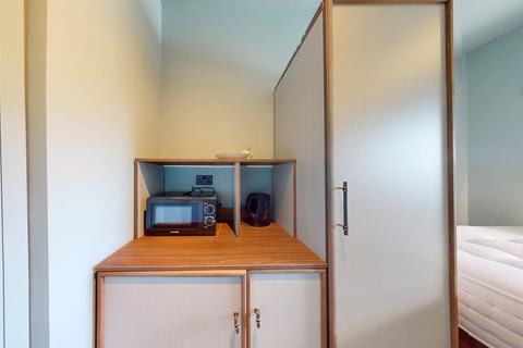 Studio to rent, Cheshire Street