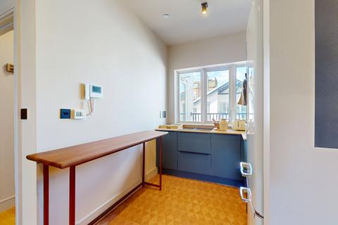 Studio to rent, Cheshire Street