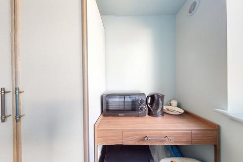 Studio to rent, Cheshire Street