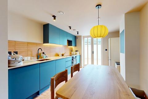 Studio to rent, Cheshire Street