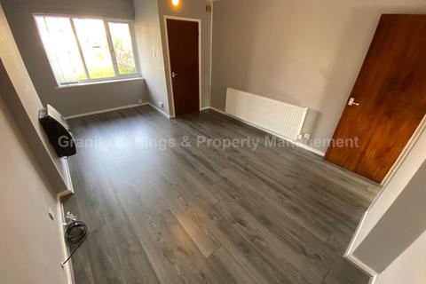 2 bedroom semi-detached house to rent, Wynne Close, Beswick, Manchester, M11 3TR