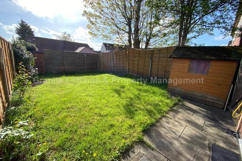 2 bedroom semi-detached house to rent, Wynne Close, Beswick, Manchester, M11 3TR