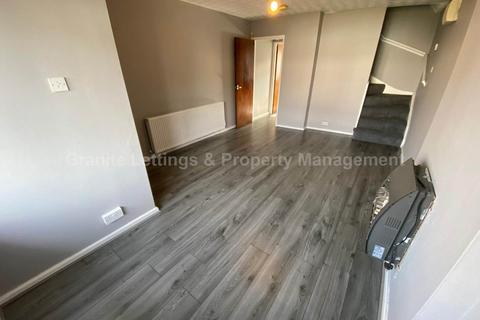 2 bedroom semi-detached house to rent, Wynne Close, Beswick, Manchester, M11 3TR