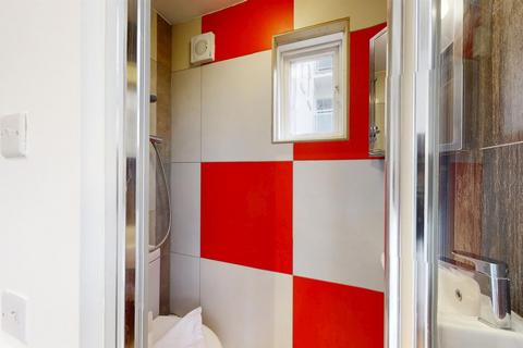 Studio to rent, Talbot Square, London