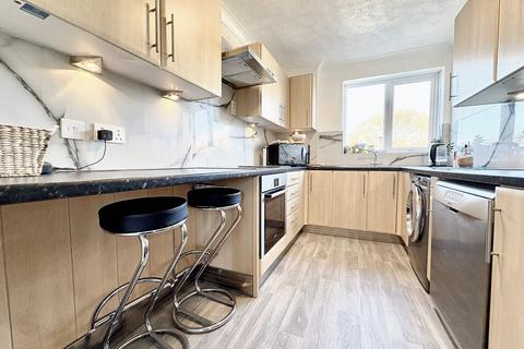 2 bedroom flat for sale, Ashley Cross