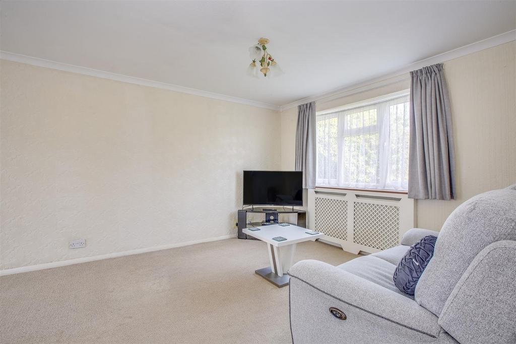 32 Ash Road, HP12 4 SW-11.jpg
