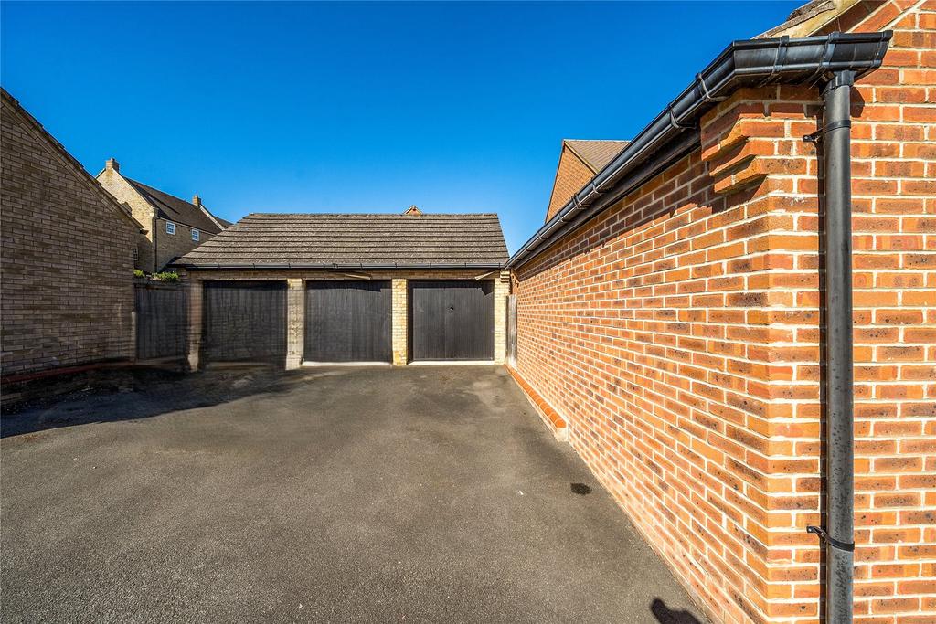 Garage/Parking