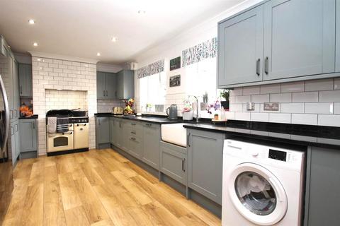 4 bedroom semi-detached house for sale, Fernleigh Rise, Ditton, Aylesford