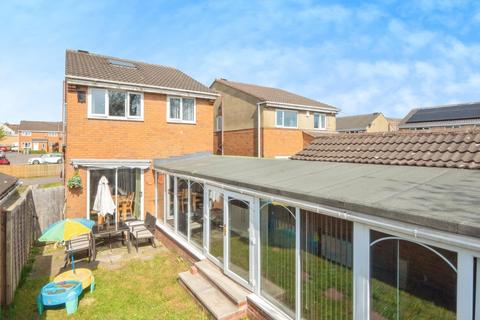 3 bedroom detached house for sale, Richmond Close, Bramley, Leeds