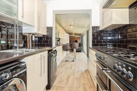 3 bedroom detached house for sale, Richmond Close, Bramley, Leeds