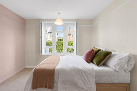 71 Chestnut Road, London, SW20 8ED