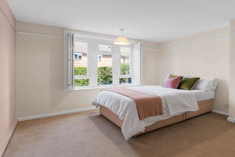 71 Chestnut Road, London, SW20 8ED
