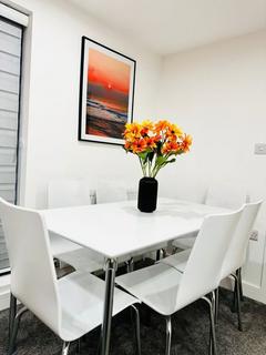 2 bedroom maisonette to rent, London E13