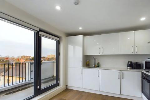 2 bedroom maisonette to rent, London E13