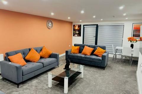 2 bedroom maisonette to rent, London E13