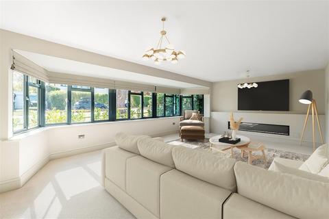 Fir Tree Lodge Fir Tree Road, Leatherhead, KT22 8RF