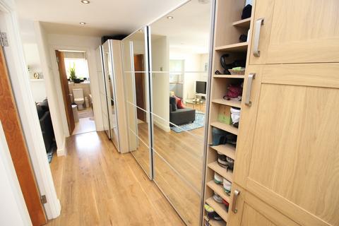 3 Handside Close, Worcester Park, KT4 8QG