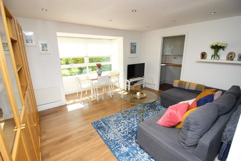 3 Handside Close, Worcester Park, KT4 8QG