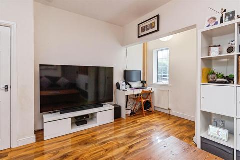 28 Barnfield, Stoke-on-trent, ST4 5JE