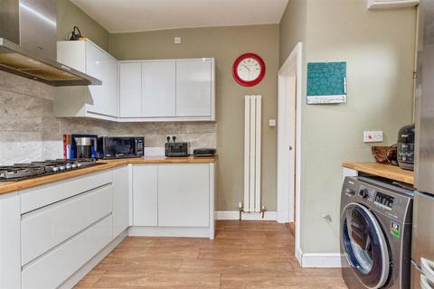 28 Barnfield, Stoke-on-trent, ST4 5JE