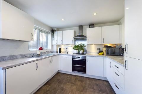 3 bedroom detached house to rent, Poplars Park Road, Bradford, West Yorkshire, BD2