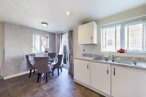 3 bedroom detached house to rent, Poplars Park Road, Bradford, West Yorkshire, BD2