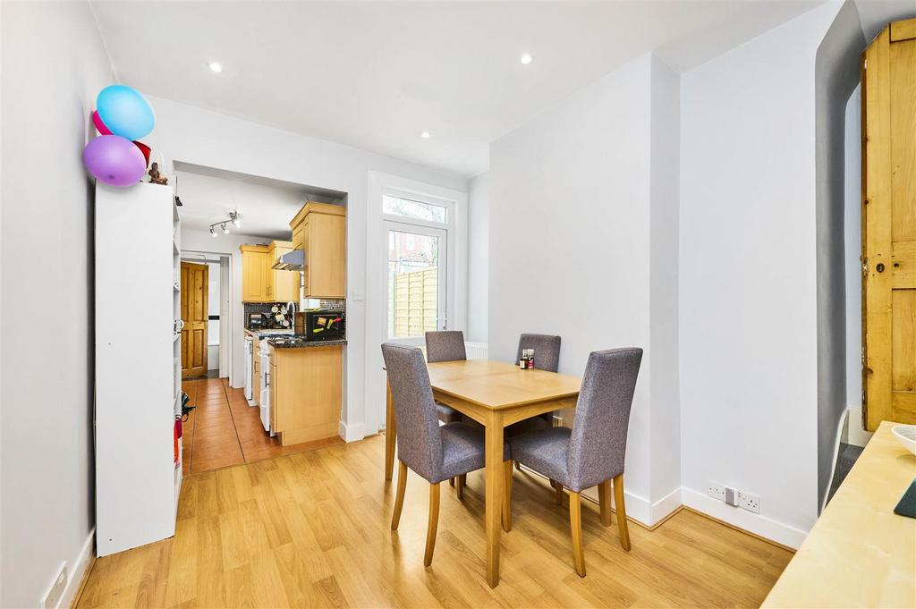 James Anderson - Alexandra Road London  SW14 8 DN 5