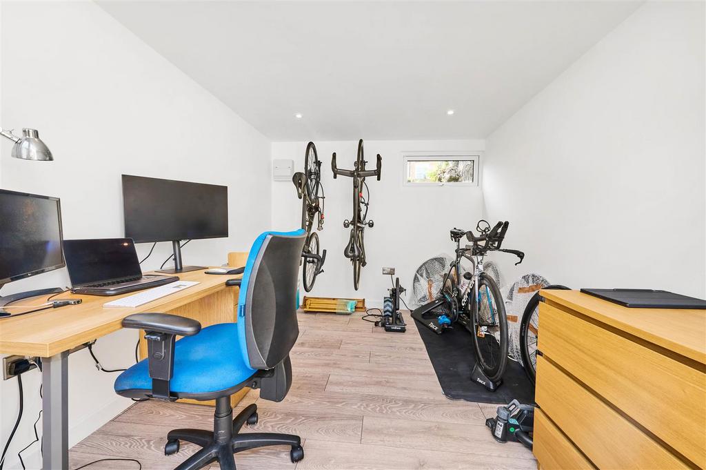 James Anderson - Alexandra Road London  SW14 8 DN 1