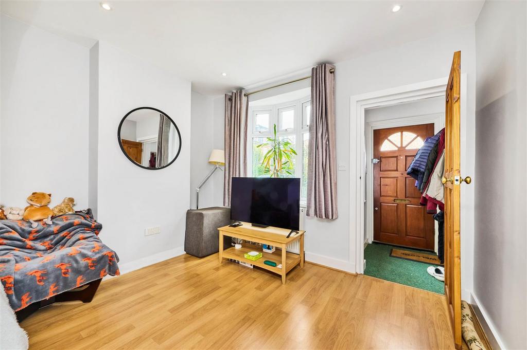 James Anderson - Alexandra Road London  SW14 8 DN 8