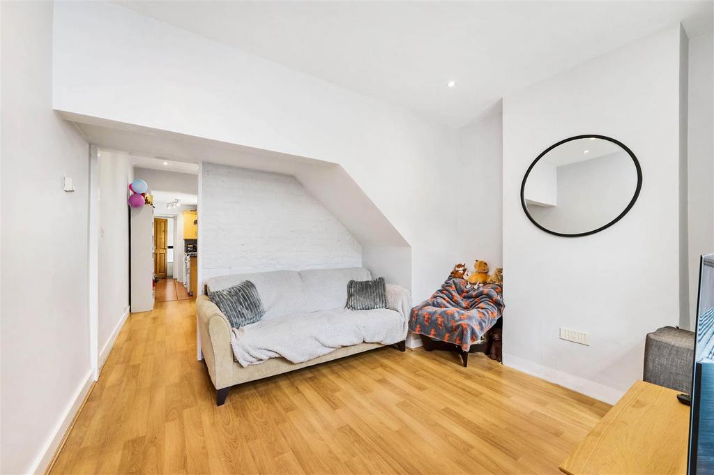 James Anderson - Alexandra Road London  SW14 8 DN 9