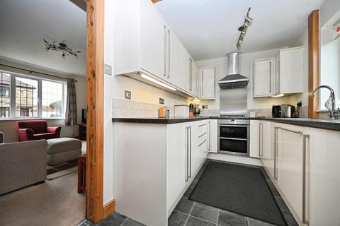 62 Moorland Crescent, Guiseley, Leeds, LS20 9EF