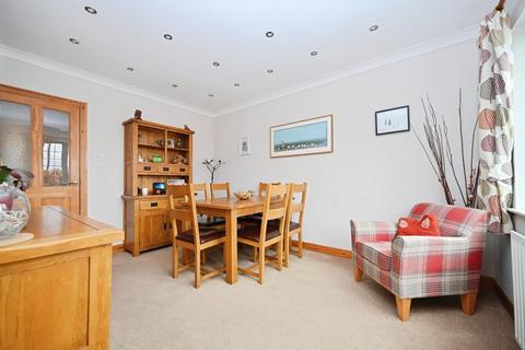 62 Moorland Crescent, Guiseley, Leeds, LS20 9EF