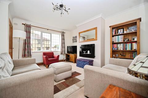62 Moorland Crescent, Guiseley, Leeds, LS20 9EF