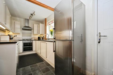 62 Moorland Crescent, Guiseley, Leeds, LS20 9EF