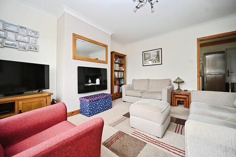 62 Moorland Crescent, Guiseley, Leeds, LS20 9EF