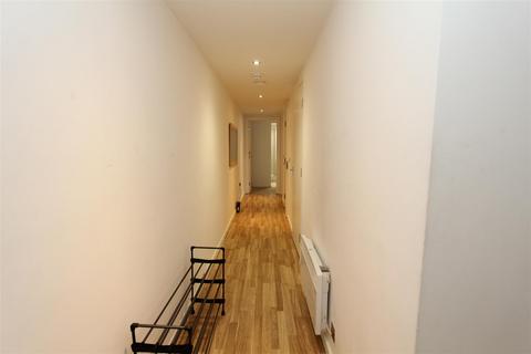 2 bedroom flat to rent, West Point, Wellington Street