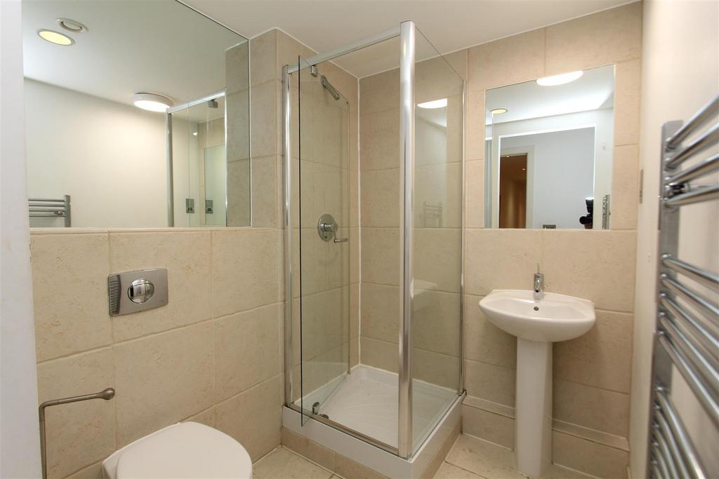 Ensuite.JPG