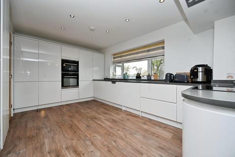 5 Fieldhead Drive, Guiseley, Leeds, LS20 8DX
