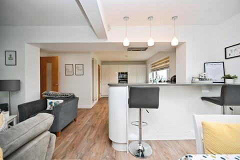 5 Fieldhead Drive, Guiseley, Leeds, LS20 8DX