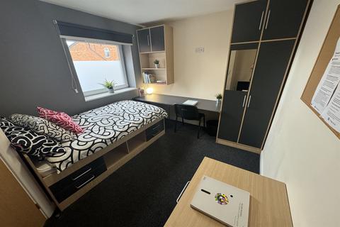 6 bedroom apartment to rent, Flewitt House, Beeston, NG9 2AR