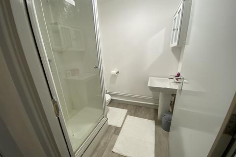 1 bedroom in a house share to rent, Mooregate House, Middle Street, NG9 1FX