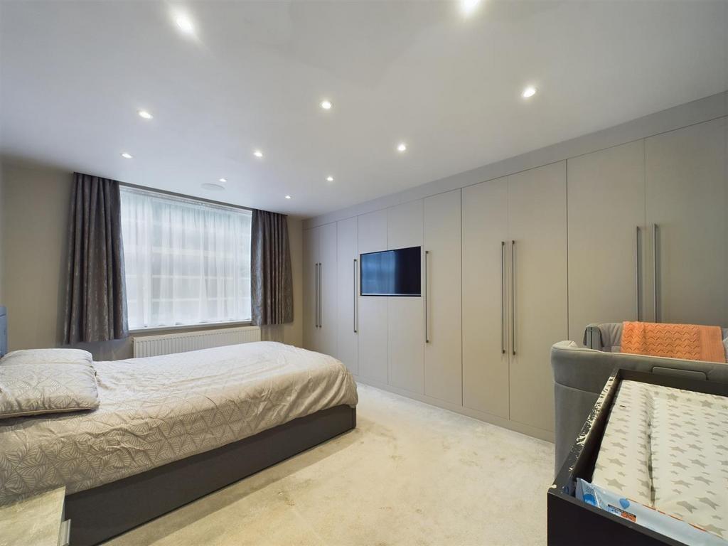 CAM01798 G0-PR0340-STILL004.jpg