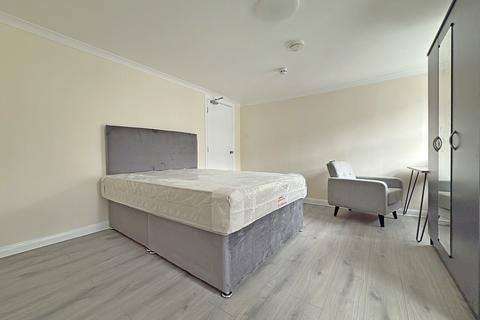 undefined, Bell Road, Hounslow TW3