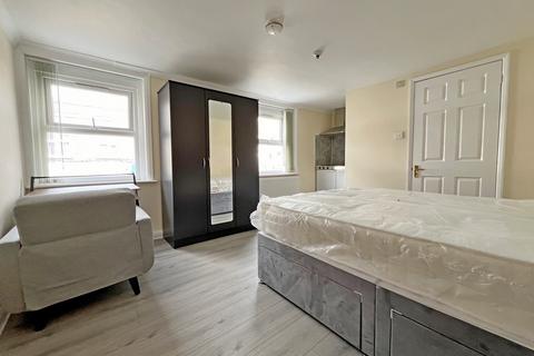 undefined, Bell Road, Hounslow TW3