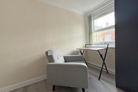 undefined, Bell Road, Hounslow TW3